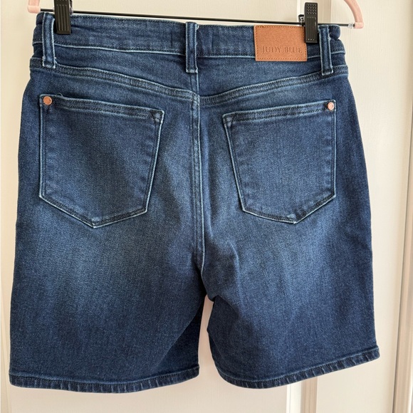 Judy Blue Dark Wash Denim Jeans shorts size LARGE - Picture 3 of 3